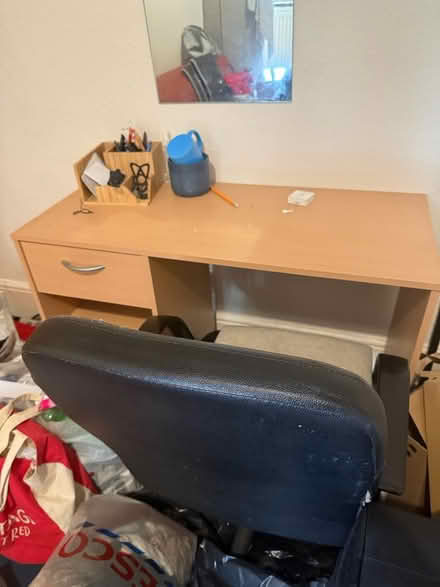 Photo of free Desk with chair (Harlesden NW10) #1