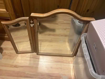 Photo of free Dressing table and mirror (BR5) #2