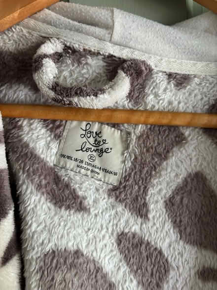 Photo of free Primark giraffe dressing gown XL (Carshalton SM5) #3