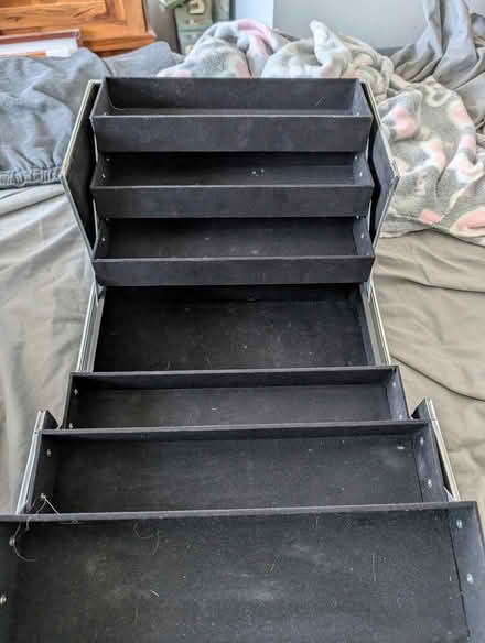 Photo of free A metal case (Hastings TN34) #4