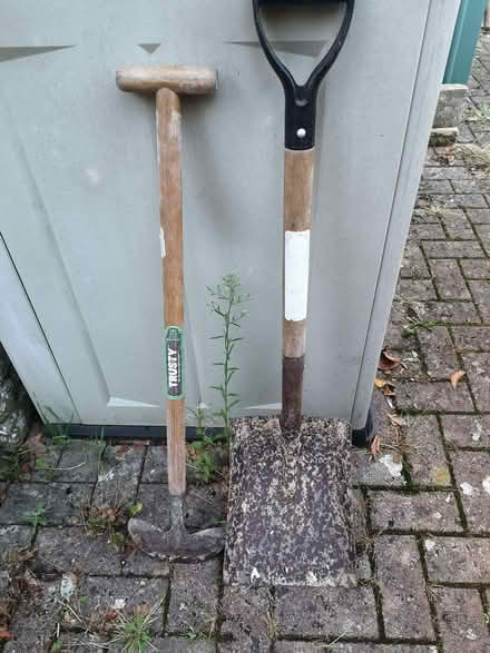 Photo of free Shovel and Lawn edging tool (Bussage GL6) #1
