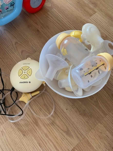 Photo of free Medela double swing breast pump (RG6 Earley) #1