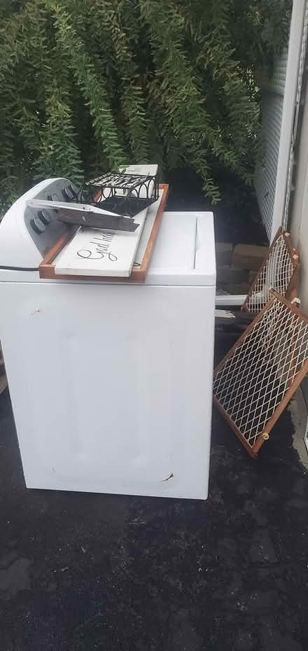 Photo of free Various items (146 Grahamtown Rd Middletown) #2