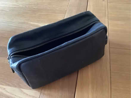 Photo of free Men’s washbag (Harrogate HG2) #1