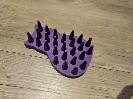 Photo of free Kong cat brush (Brimscombe GL5) #2