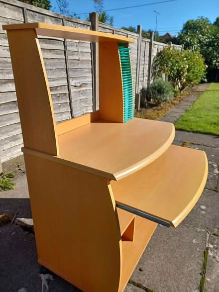 Photo of free computer station (Hale Estate NW7) #3