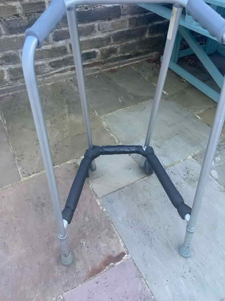 Photo of free walking frame / Zimmer frame (Wilsden BD15) #2