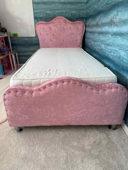 Photo of free Pink bed with mattress (Minchinhampton Stroud) #2