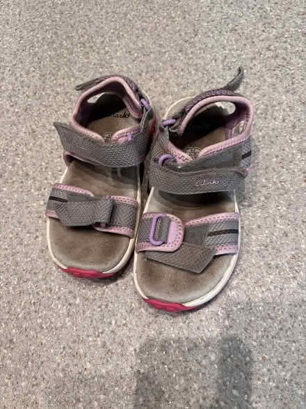Photo of free Girls sandals (HP1 1NU) #1