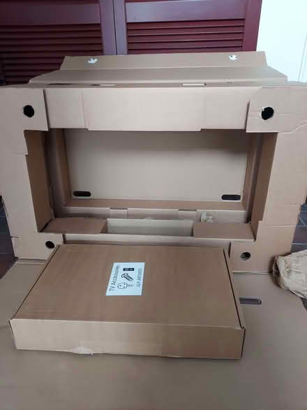 Photo of free TV Monitor Transportation/Postage Box (Morley Green SK9) #4