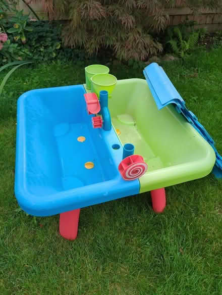 Photo of free Water play activity tray (HR9) #1