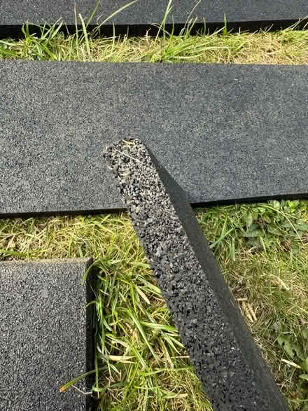 Photo of free 20mm thick rubber gym floor tile offcuts (Welling DA16) #2