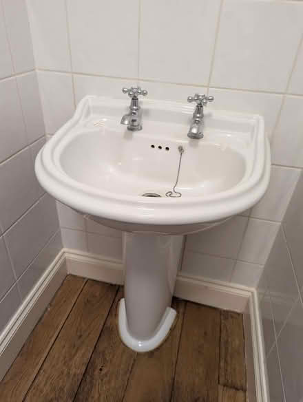 Photo of free Sink, pedestal, taps (SG5) #1