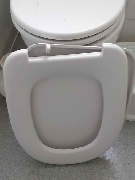 Photo of free New toilet seat (TW3 Hounslow) #1