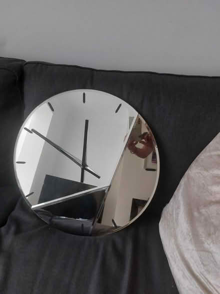 Photo of free Large wall clock (West Wickham) #1