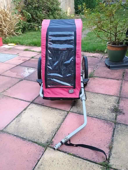 Photo of free Halfords single seat kids bike trailer (Ham TW10) #1