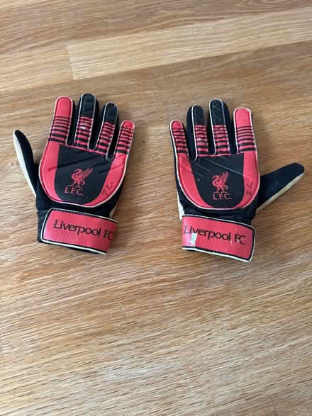 Photo of free Kids football gloves (Hazlemere HP15) #1