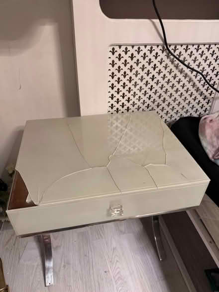 Photo of free glass bedside tables w draww (BR5) #2