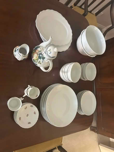 Photo of free Ceramic dinnerware (W8 (Kensington)) #1