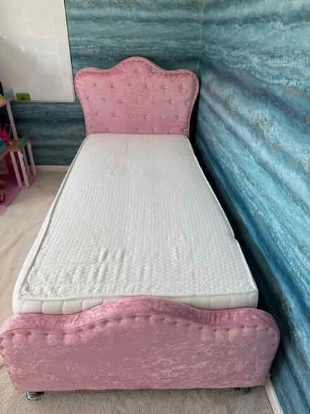 Photo of free Pink bed with mattress (Minchinhampton Stroud) #1