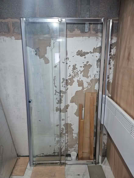 Photo of free Shower screen (West End LA3) #1