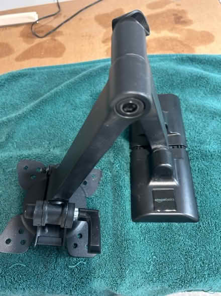 Photo of free Articulating TV mount (Wallingford) #1