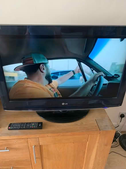 Photo of free 32 inch LG TV (London N21) #1