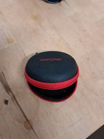 Photo of free Carrying case earbuds (Montpelier BS6) #2