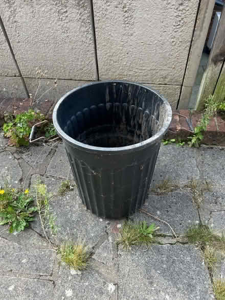 Photo of free Black dustbin (Petts Wood BR5) #1