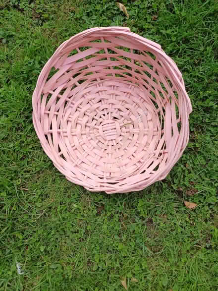 Photo of free Small pink basket (Felden HP3) #1
