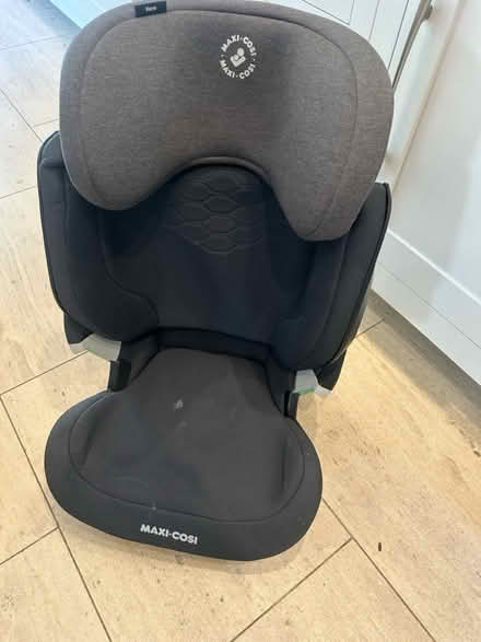 Photo of free Maxi cosy car seat 3-12 years (BR3) #1