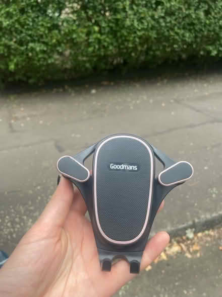 Photo of free Car phone mount (Dennistoun G31) #1