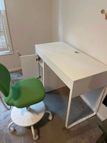 Photo of free kids, desk, and chair (crofton md) #3