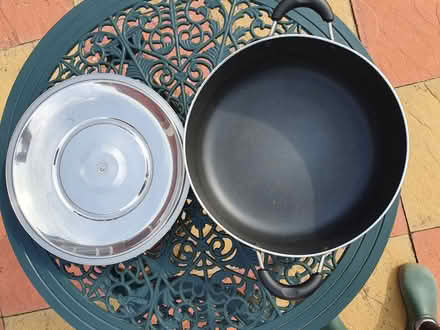 Photo of free Large non-stick cooking pot (IG4) #1