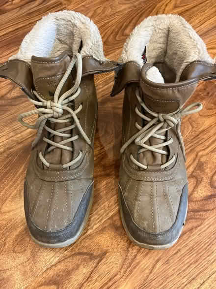 Photo of free Women’s snow boots size 7 (Firswood M16) #1