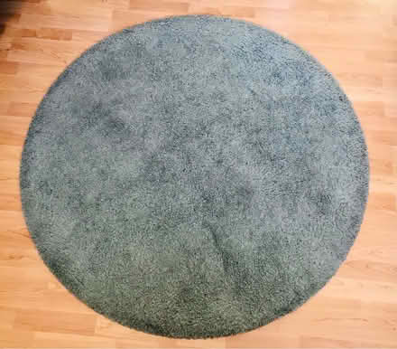 Photo of free Round Rug (Finchley N3) #1