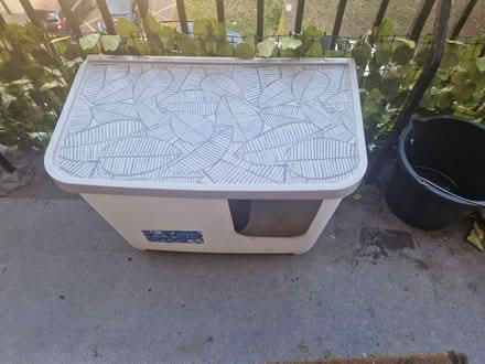 Photo of free cat litter box/enclosure (streatham common) #2