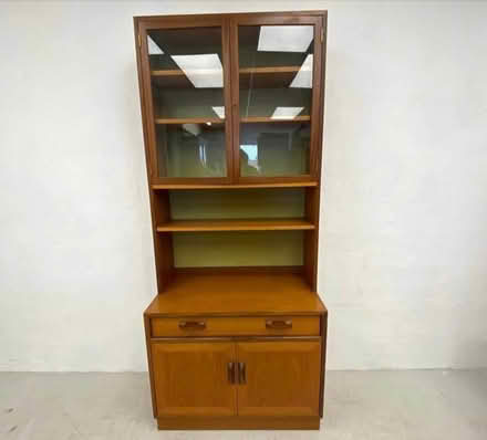 Photo of cabinet with ledge (KT5) #1