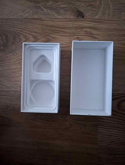 Photo of free iPhone X 64GB - Empty box (IG4) #2