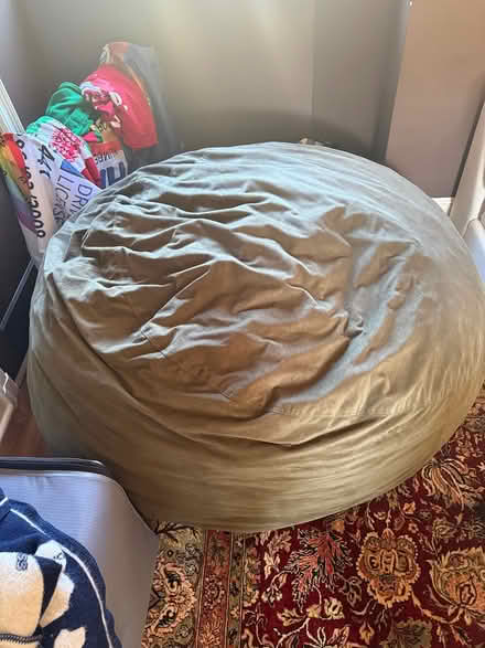Photo of free Extra large bean bag chair (Bronxville) #1