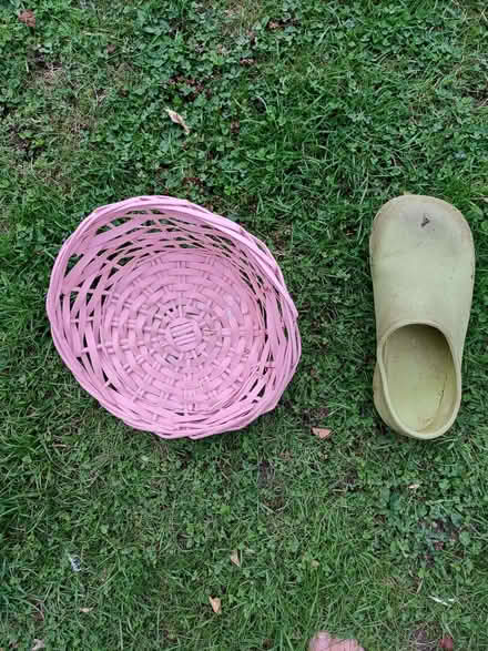 Photo of free Small pink basket (Felden HP3) #2
