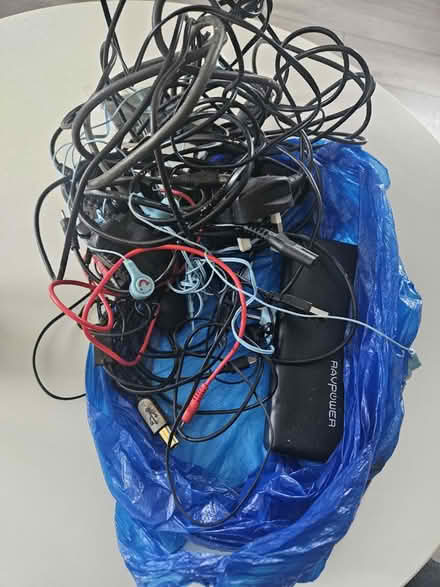 Photo of free (Working) Cables & Power Bank (CR5) #2