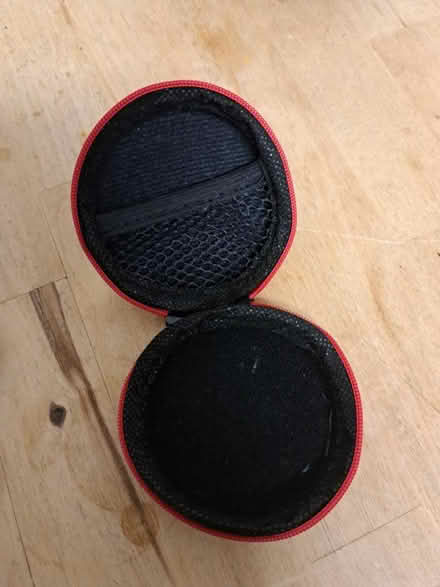 Photo of free Carrying case earbuds (Montpelier BS6) #1