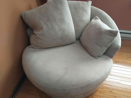 Photo of free Cushioned chair (East Dundee) #1