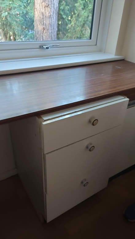 Photo of free Various kitchen units and a cooker (Tilehurst) #4