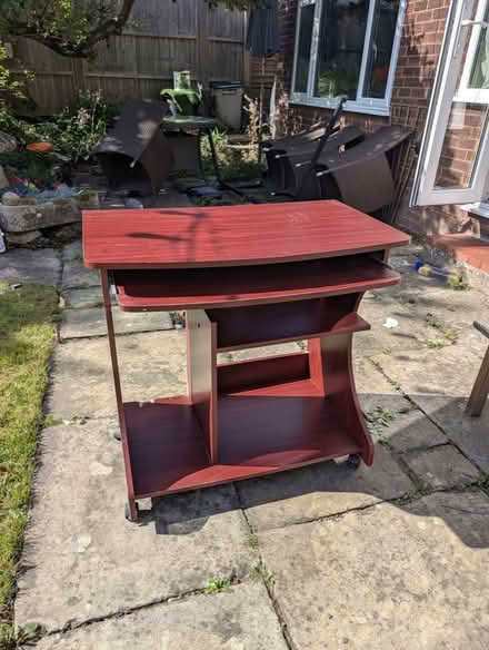 Photo of free A computer desk (Northchurch HP4) #3