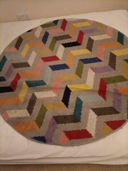 Photo of free Round rug (Brampton CA8) #1