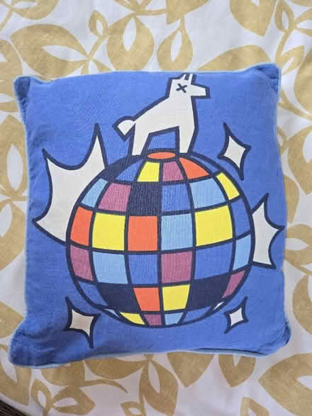 Photo of free Cushion (Moreton CH46) #1