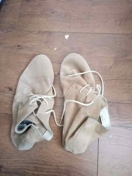 Photo of free Pair of women's shoes (Ashburton CR0) #1