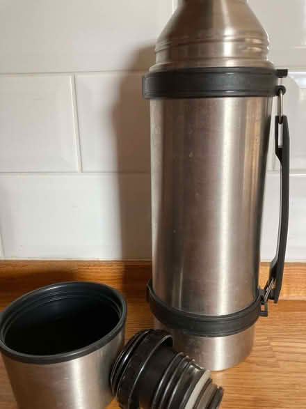 Photo of free 1L/one litre Stainless Steel Flask with screw on cup (Calthwaite CA11) #4